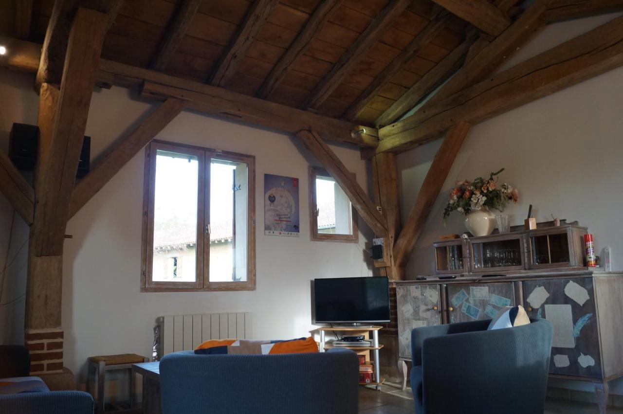 Gite De La Jument Grise Lescheroux Buitenkant foto