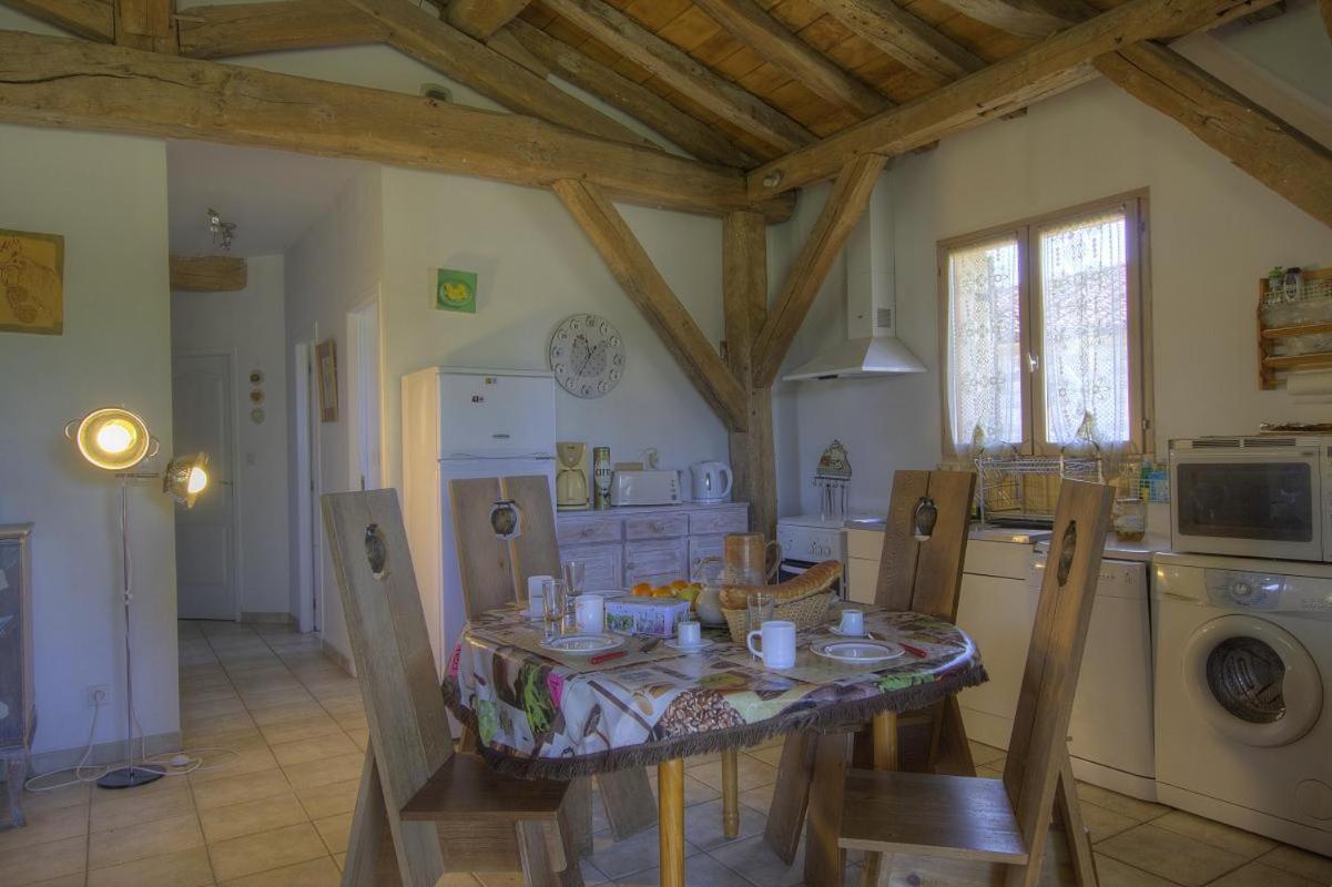 Gite De La Jument Grise Lescheroux Buitenkant foto
